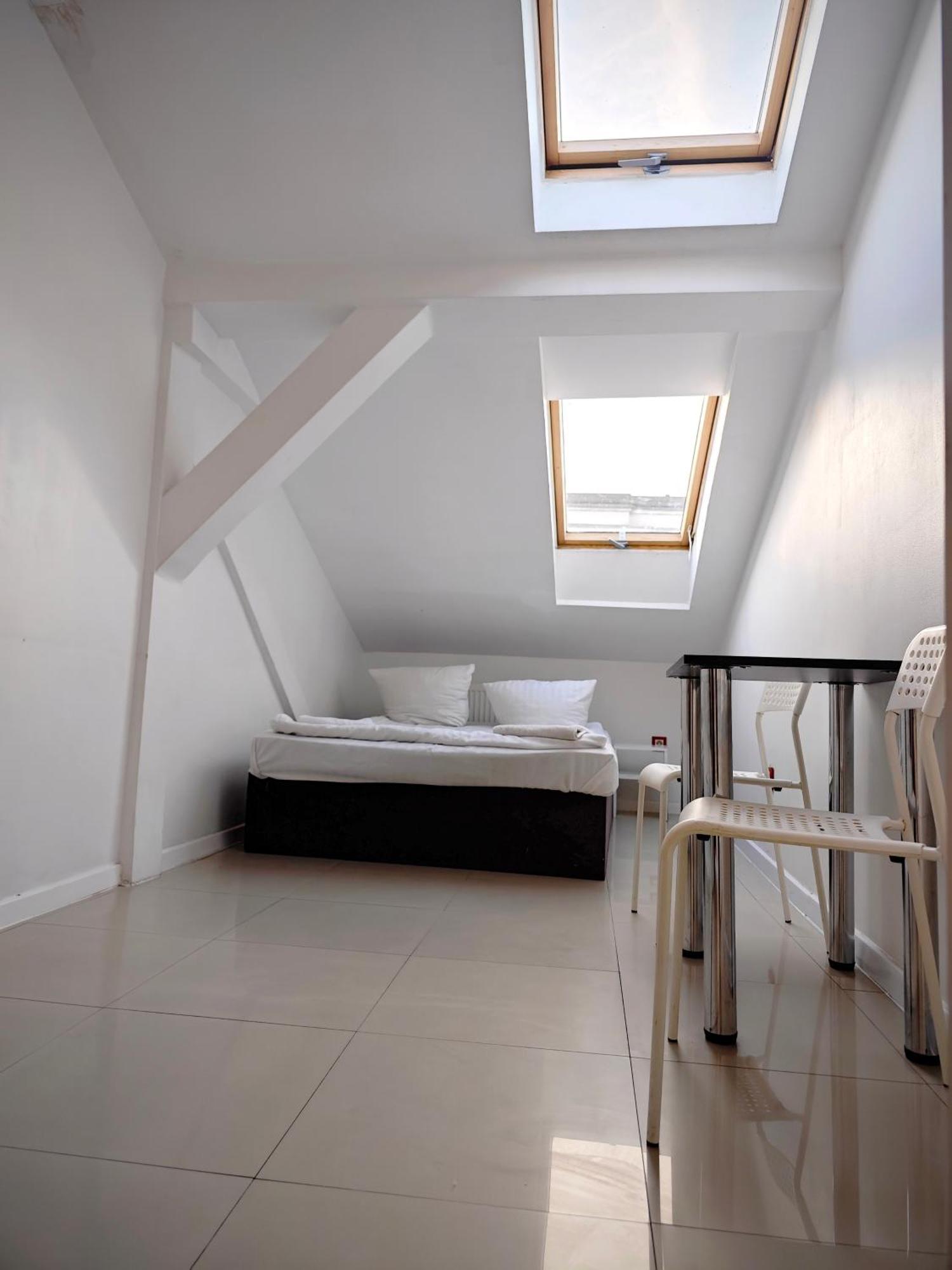 Apartamenty Hoza Attic Studio วอร์ซอ ห้อง รูปภาพ