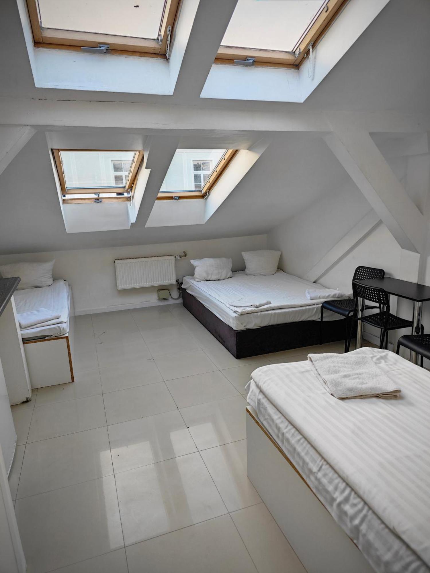 Apartamenty Hoza Attic Studio วอร์ซอ ห้อง รูปภาพ
