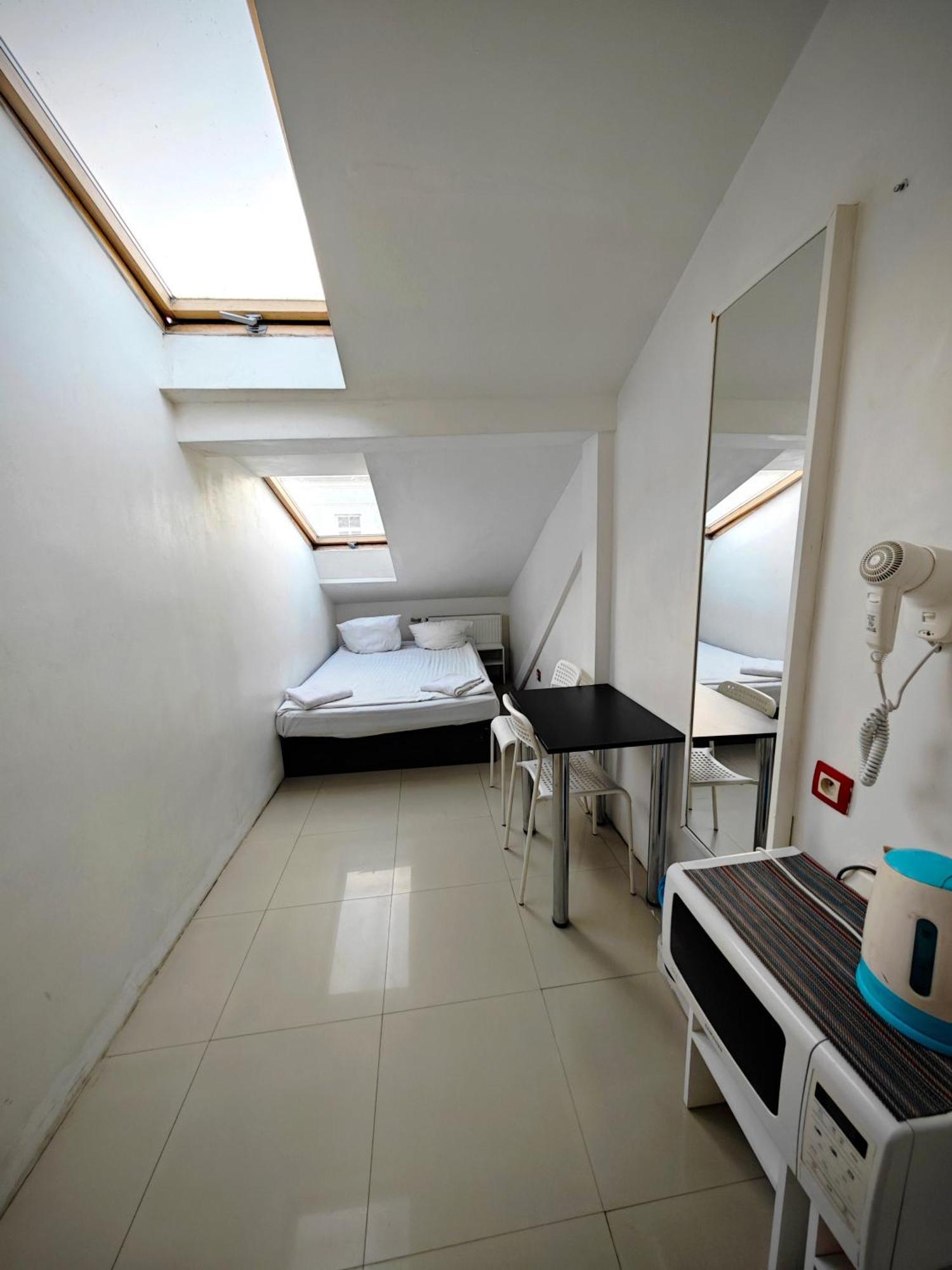 Apartamenty Hoza Attic Studio วอร์ซอ ห้อง รูปภาพ