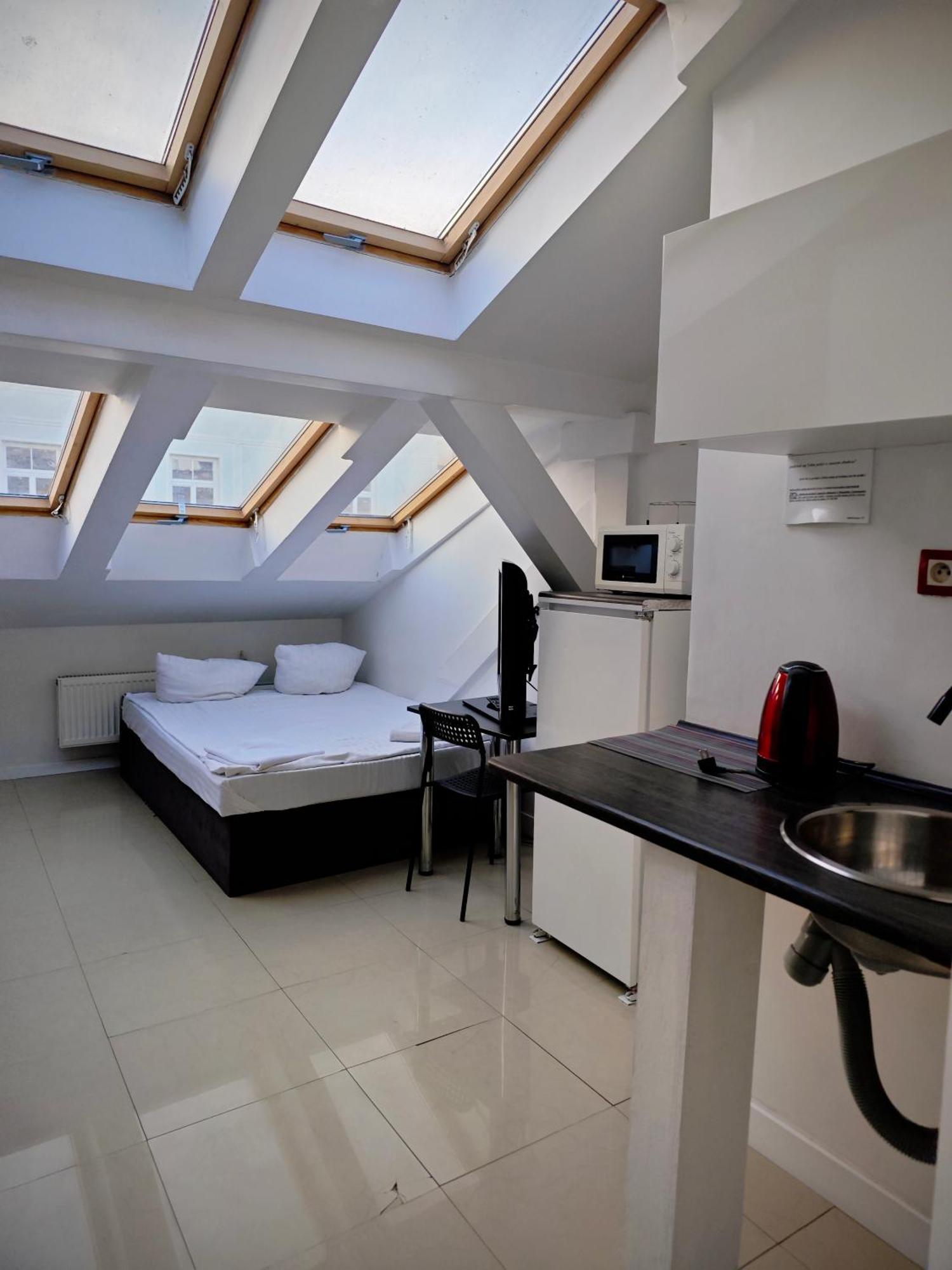 Apartamenty Hoza Attic Studio วอร์ซอ ห้อง รูปภาพ